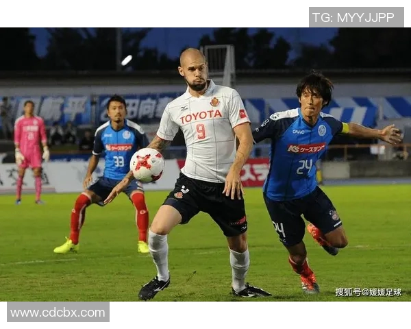 冈山绿锥与东京绿茵的激烈对决展现足球魅力与团队精神